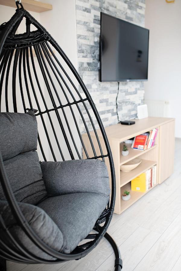Cozy Modern Apartment In The Old Town - Hlavna Street コシツェ エクステリア 写真