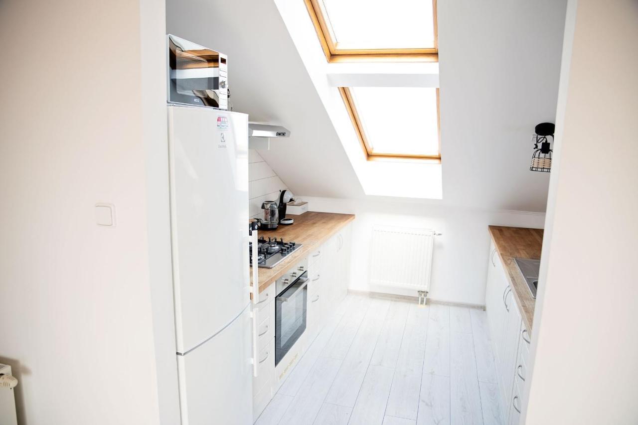 Cozy Modern Apartment In The Old Town - Hlavna Street コシツェ エクステリア 写真