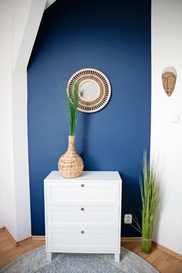 Cozy Modern Apartment In The Old Town - Hlavna Street コシツェ エクステリア 写真