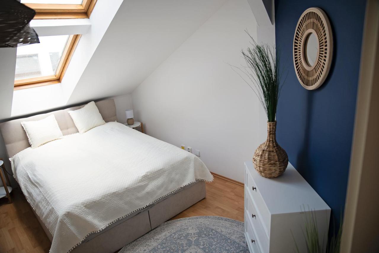 Cozy Modern Apartment In The Old Town - Hlavna Street コシツェ エクステリア 写真