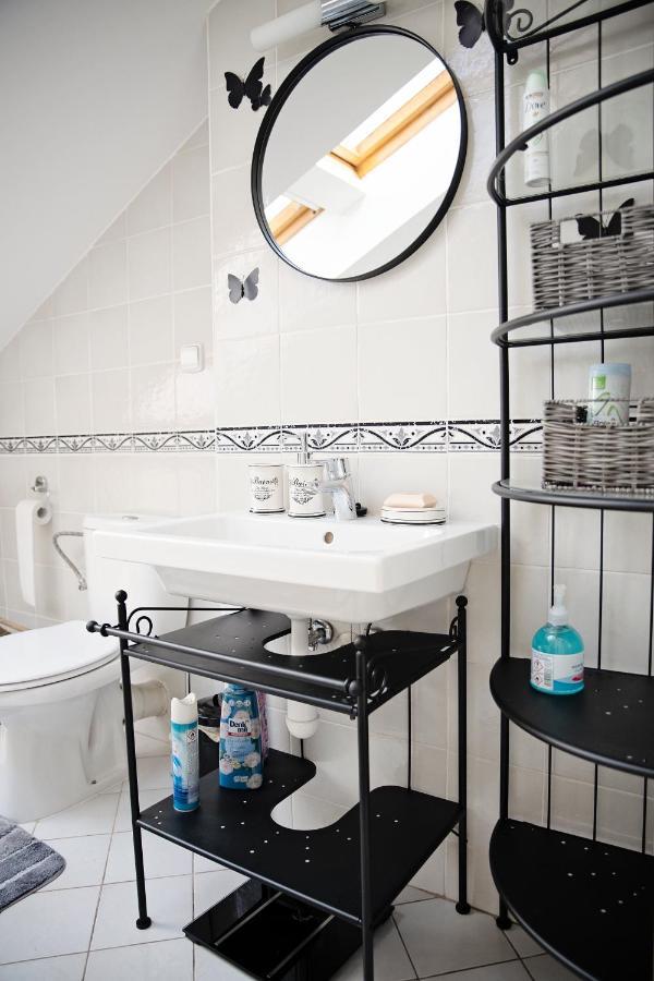 Cozy Modern Apartment In The Old Town - Hlavna Street コシツェ エクステリア 写真